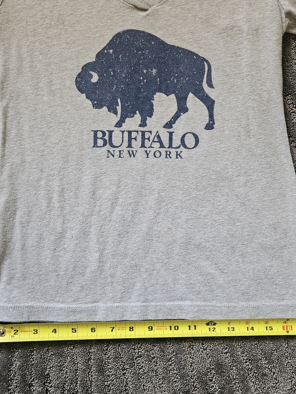 Buffalo New York Graphic V-Neck Tee - Light Gray/Blue, Womens Small - Picture 2 of 10